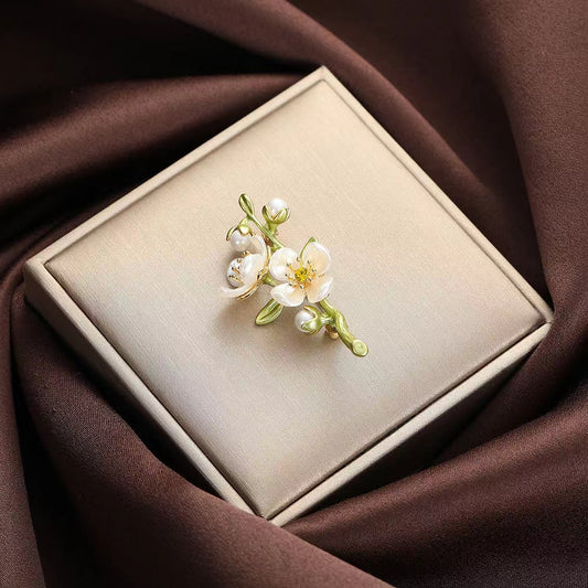 Graceful Green Pearl Inlaid Jasmine Flower Brooch, Fashionable Anti-Exposure Pin